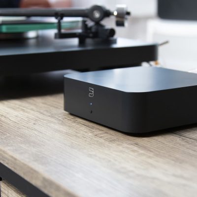 Bluesound Hub with turntable