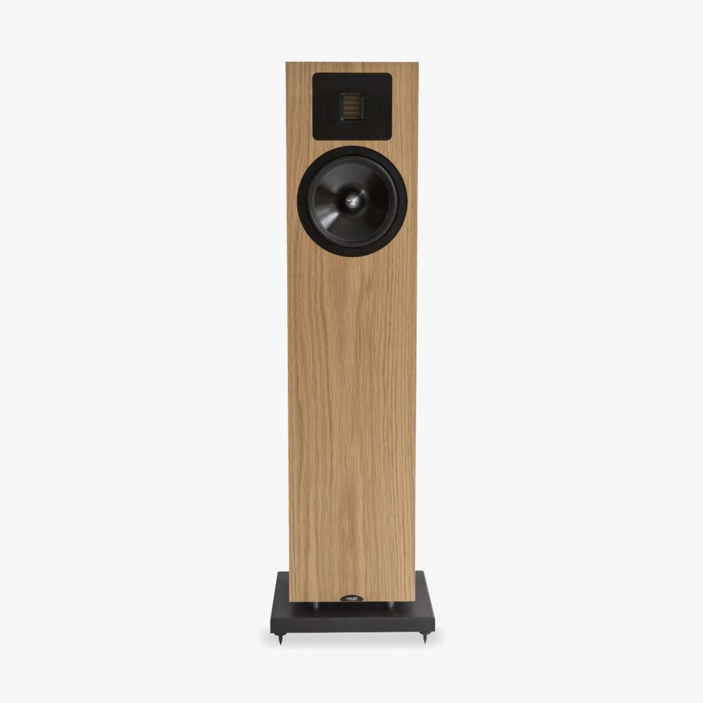 Neat Elite Classic speaker in natural oak
