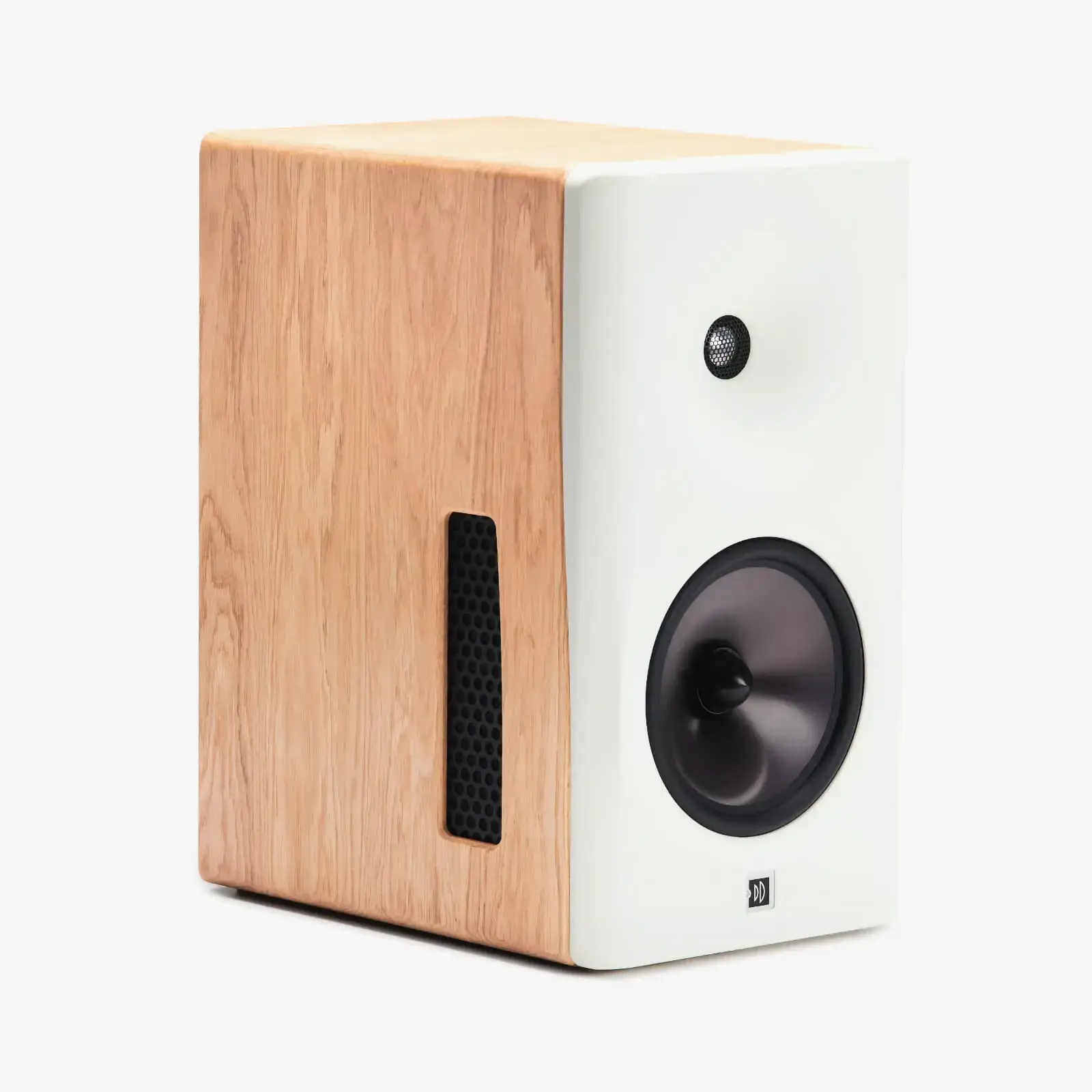 Dutch & Dutch 8c active speaker in natural oak with white front baffle