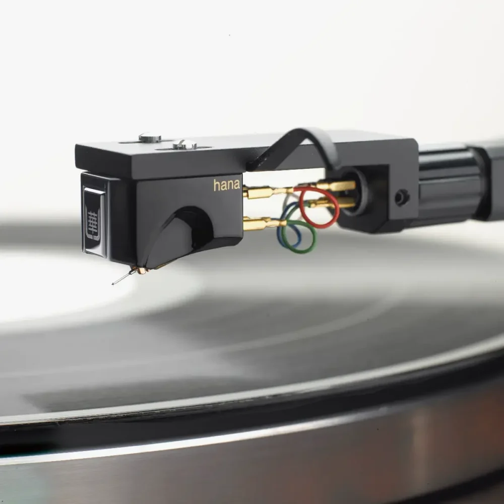 Hana Umami Black cartridge fitted to turntable headshell
